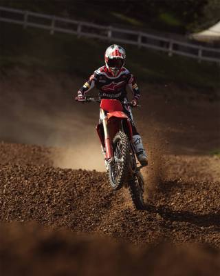 MY27-V22G-overview-gallery-mosaic-1080x1350-03_original